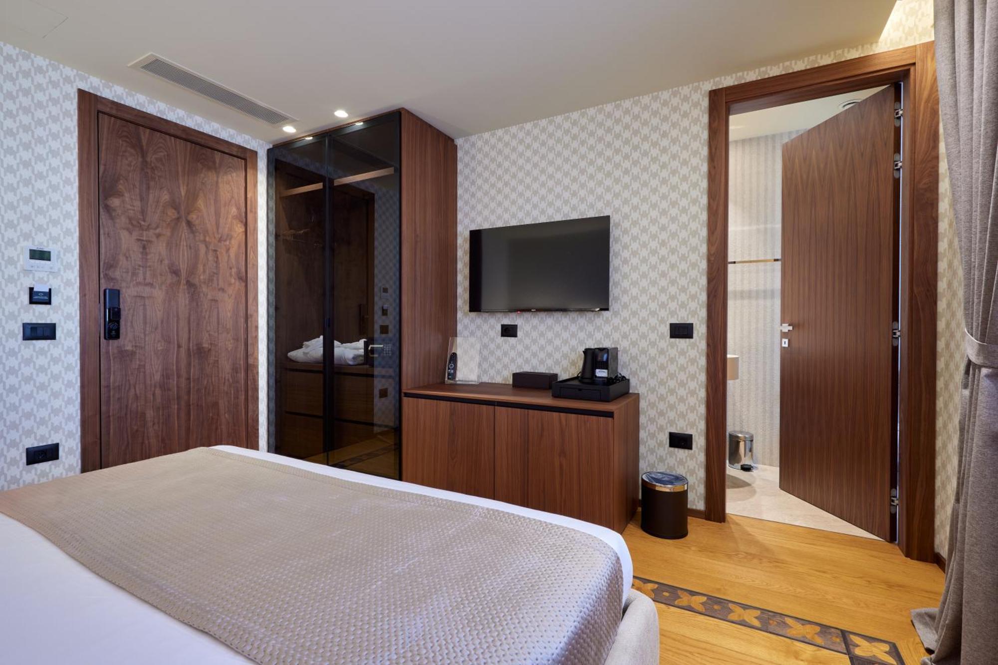 Valis Luxury Hotel Vlorë Zimmer foto